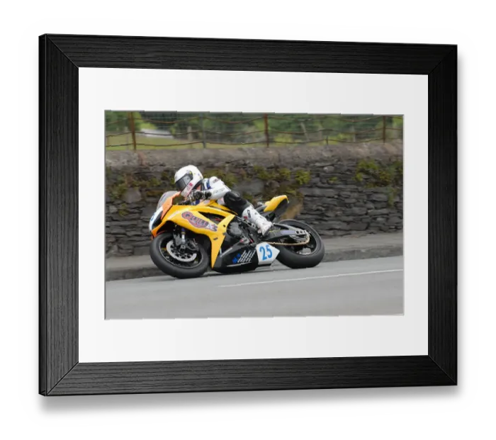Framed Print : Ian Mackman (Suzuki) 2010 Supersport TT Framed Print : Ian Mackman (Suzuki) 2010 Supersport TT