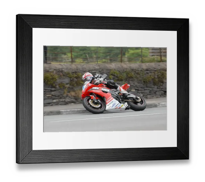 Framed Print : Gary Johnson (Yamaha) 2010 Supersport TT Framed Print : Gary Johnson (Yamaha) 2010 Supersport TT