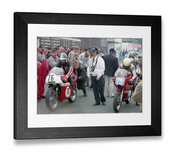 Framed Print : Mike Braid (BSA) & Len Fallowfield (Aermacchi) 1995 Classic Parade