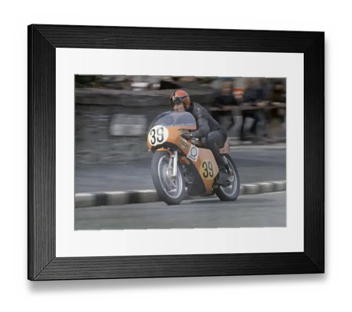 Framed Print : Brian Lee (Aermacchi) 1972 Senior TT