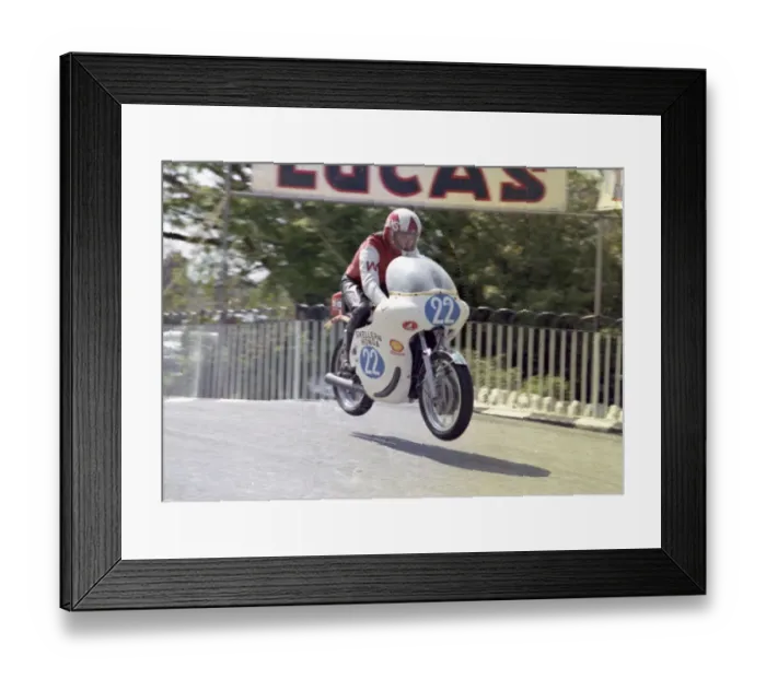 Framed Print : John Williams (Skellern Honda) 1972 Junior TT Framed Print : John Williams (Skellern Honda) 1972 Junior TT