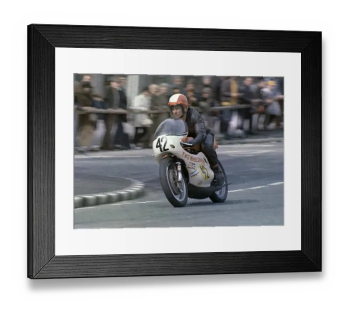 Framed Print : Roger Nicholls (TWS Suzuki) 1972 Senior TT Framed Print : Roger Nicholls (TWS Suzuki) 1972 Senior TT