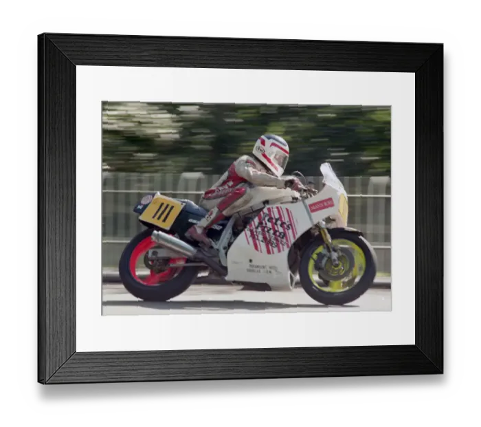 Framed Print : Mike Pellow (Suzuki) 1987 Senior Manx Grand Prix Framed Print : Mike Pellow (Suzuki) 1987 Senior Manx Grand Prix