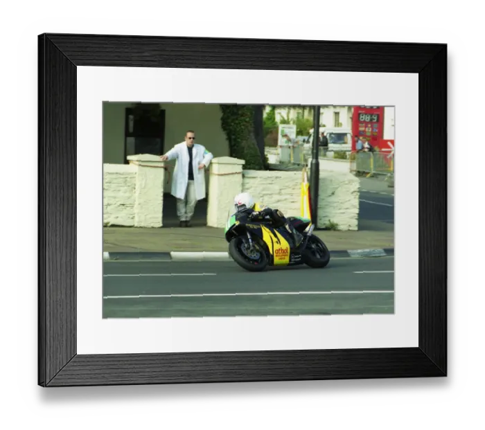 Framed Print : Chris Cannell (Bullock Honda) 2000 Lightweight Manx Grand Prix Framed Print : Chris Cannell (Bullock Honda) 2000 Lightweight Manx Grand Prix