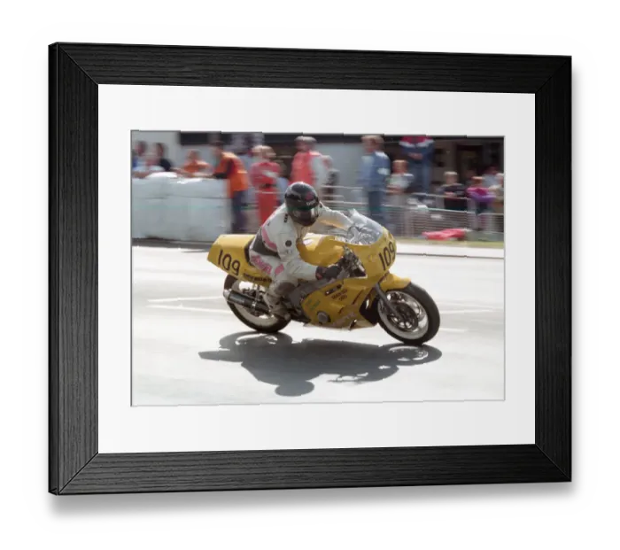 Framed Print : Dave Sells (Yamaha) 1996 Senior Manx Grand Prix Framed Print : Dave Sells (Yamaha) 1996 Senior Manx Grand Prix