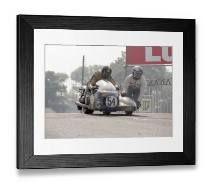 Framed Print : Mike Jones & Anthony Readman (Crystal Kawasaki) 1978 Sidecar TT Framed Print : Mike Jones & Anthony Readman (Crystal Kawasaki) 1978 Sidecar TT