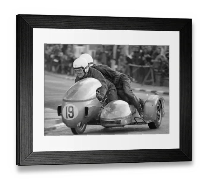 Framed Print : Mick Potter & Des Lodge (BSA) 1972 750 Sidecar TT Framed Print : Mick Potter & Des Lodge (BSA) 1972 750 Sidecar TT