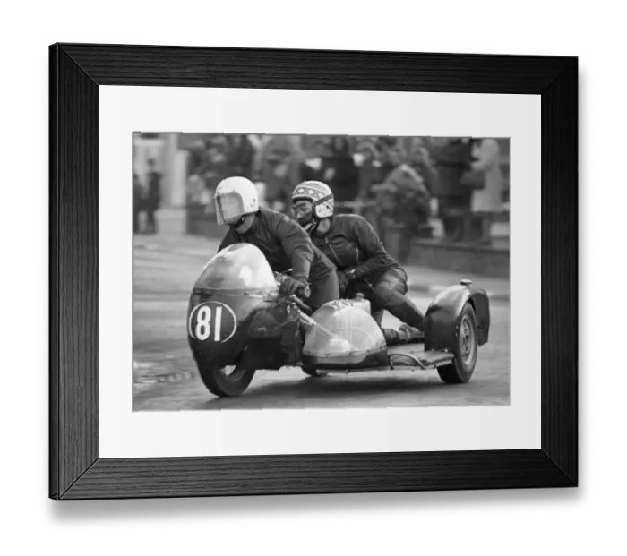 Framed Print : Mick Cain & Beverley Martin (Triumph) 1972 500 Sidecar TT Framed Print : Mick Cain & Beverley Martin (Triumph) 1972 500 Sidecar TT