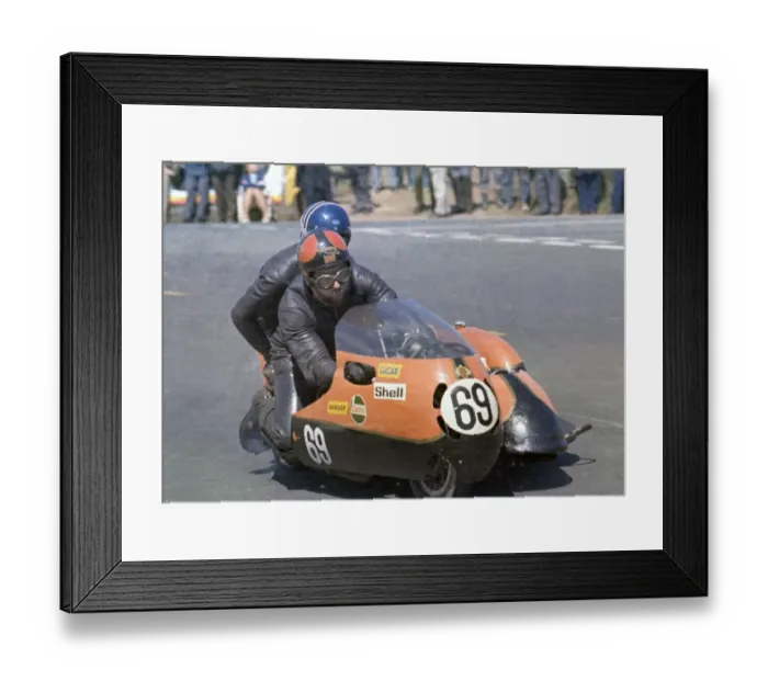 Framed Print : Bob Beales & P Meehan (Triumph) 1972 500 Sidecar TT Framed Print : Bob Beales & P Meehan (Triumph) 1972 500 Sidecar TT