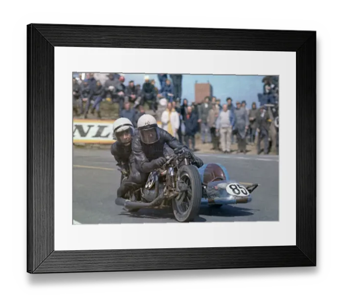 Framed Print : Eric Bregazzi & Jimmy Creer (Rumble BSA) 1972 500 Sidecar TT