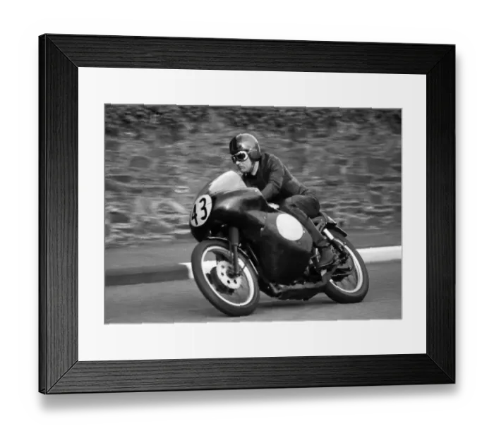 Framed Print : Grant Sellars (Velocette) 1971 Senior Manx Grand Prix Framed Print : Grant Sellars (Velocette) 1971 Senior Manx Grand Prix
