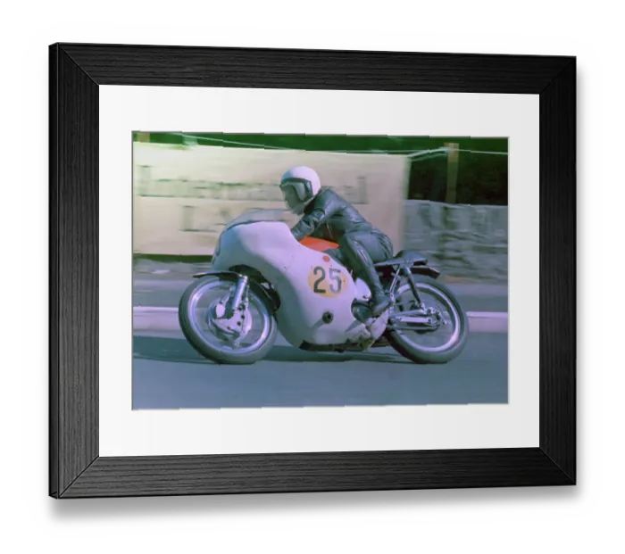 Framed Print : Roger Wyatt (Norton) 1972 Senior Manx Grand Prix Framed Print : Roger Wyatt (Norton) 1972 Senior Manx Grand Prix