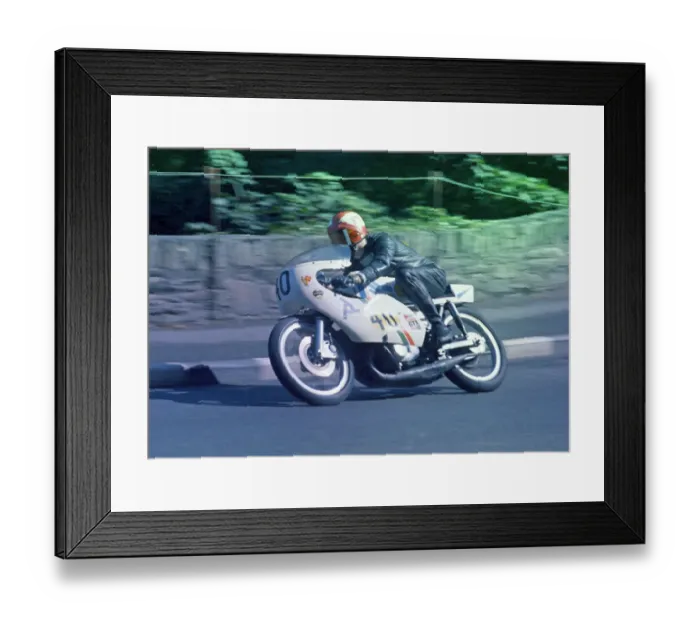 Framed Print : Derek Tierney (Suzuki) 1972 Senior Manx Grand Prix Framed Print : Derek Tierney (Suzuki) 1972 Senior Manx Grand Prix