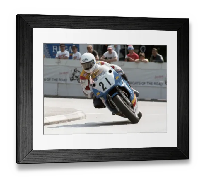 Framed Print : Steve Williams (Yamaha) 1992 Senior TT Framed Print : Steve Williams (Yamaha) 1992 Senior TT