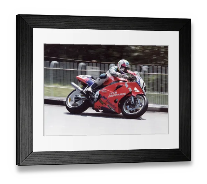 Framed Print : Iain Duffus (Yamaha) 1992 Formula One TT Framed Print : Iain Duffus (Yamaha) 1992 Formula One TT