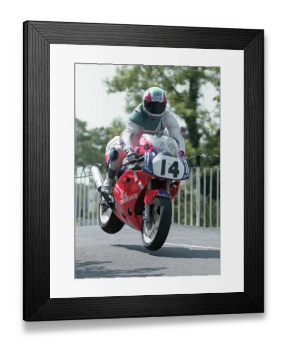 Framed Print : Iain Duffus (Yamaha) 1992 Formula One TT Framed Print : Iain Duffus (Yamaha) 1992 Formula One TT