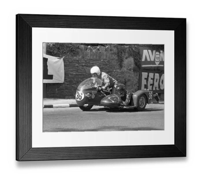 Framed Print : Mick Potter & Bernie Coverdale (Triumph) at Governors Bridge: 1973 500 Sidecar TT Framed Print : Mick Potter & Bernie Coverdale (Triumph) at Governors Bridge: 1973 500 Sidecar TT