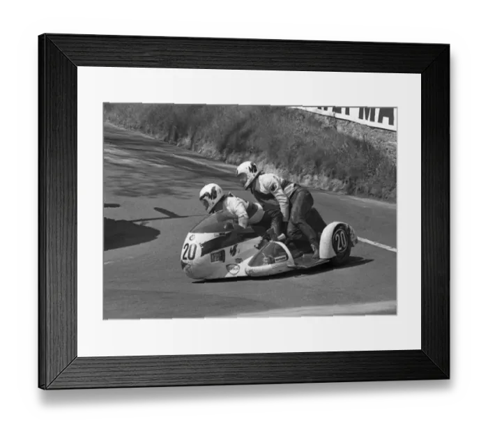 Framed Print : Michel Vanneste & Serge Vanneste (BMW) at Quarter Bridge: 1973 500 Sidecar TT Framed Print : Michel Vanneste & Serge Vanneste (BMW) at Quarter Bridge: 1973 500 Sidecar TT