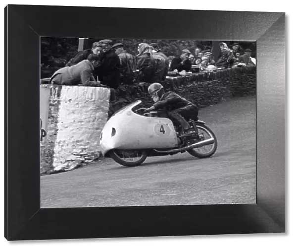 Luigi Taveri (MV) 1955 Ultra Lightweight TT