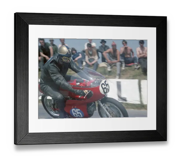 Framed Print : Charlie Sanby (Aermacchi) 1967 Junior TT Framed Print : Charlie Sanby (Aermacchi) 1967 Junior TT