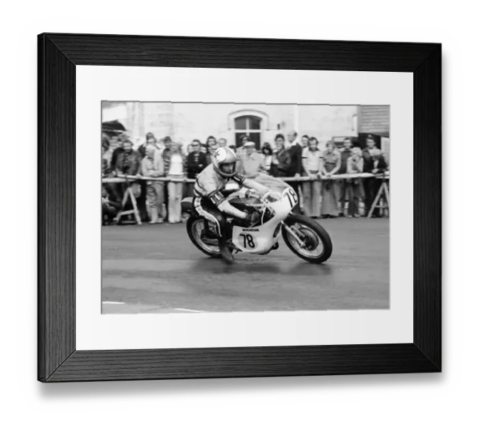 Framed Print : Colin Grant (Ducati) 1975 Senior Manx Grand Prix Framed Print : Colin Grant (Ducati) 1975 Senior Manx Grand Prix