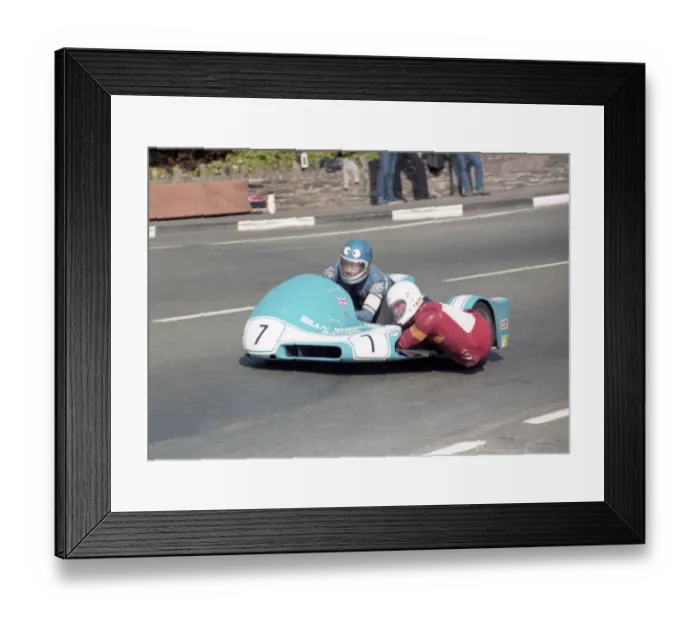 Framed Print : Nigel Rollason & Colin Bairnson (Barton Phoenix) 1984 Sidecar TT Framed Print : Nigel Rollason & Colin Bairnson (Barton Phoenix) 1984 Sidecar TT