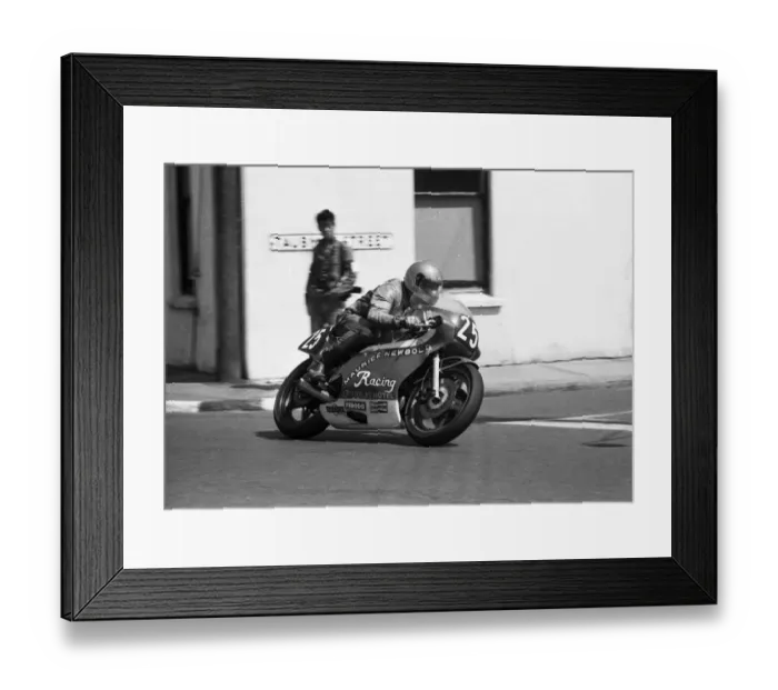 Framed Print : John Brindley (Newbold Yamaha) 1985 Formula Two TT