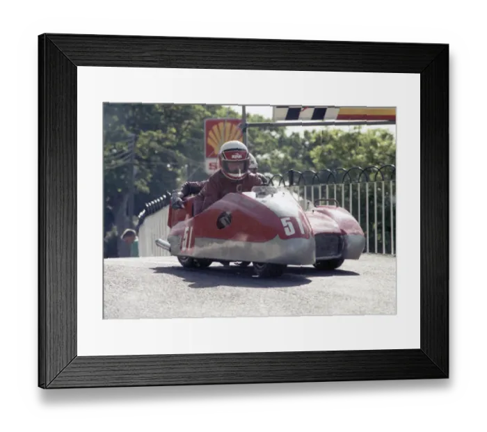 Framed Print : Derry Casson & Michael Ellis (Yamaha) 1989 Sidecar TT Framed Print : Derry Casson & Michael Ellis (Yamaha) 1989 Sidecar TT