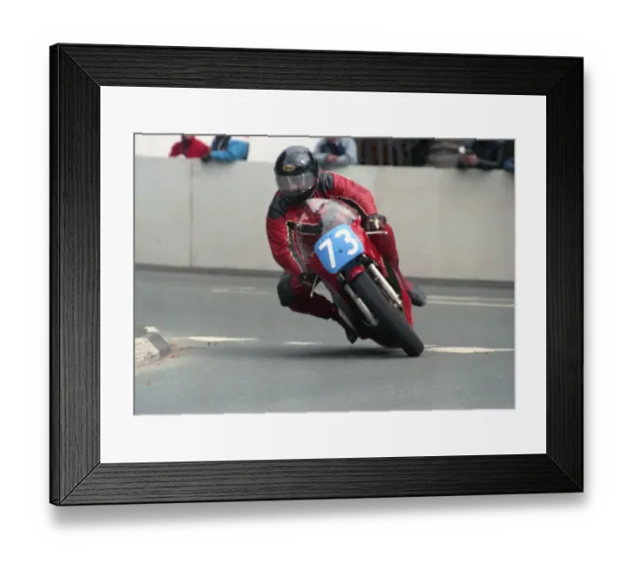 Framed Print : Alan Bezzant (Yamaha) 1990 Junior Manx Grand Prix Framed Print : Alan Bezzant (Yamaha) 1990 Junior Manx Grand Prix