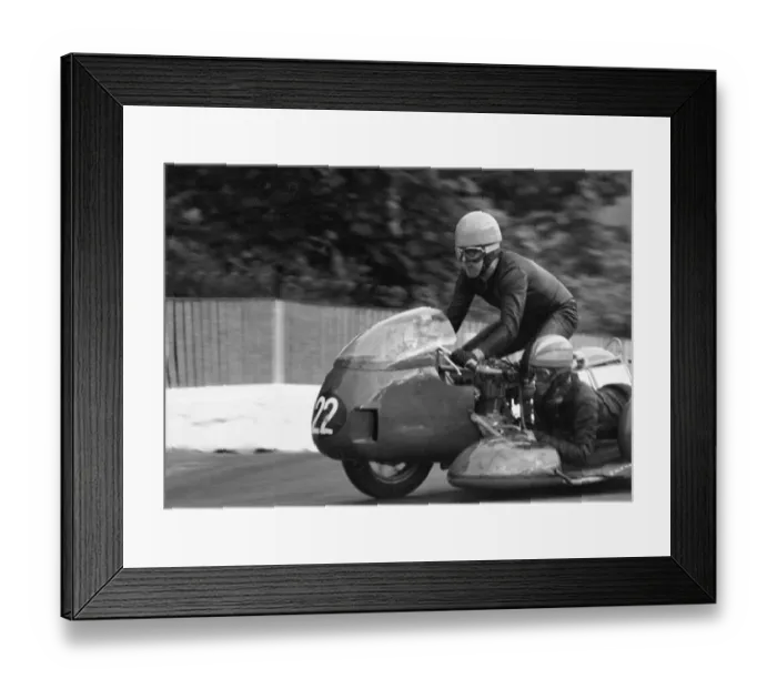 Framed Print : Stuart Applegate & Ms Worsley (Honda) 1968 500 Sidecar TT