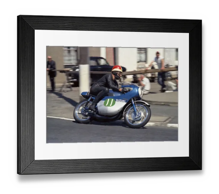 Framed Print : Frank Perris (Crooks Suzuki) 1968 Lightweight TT Framed Print : Frank Perris (Crooks Suzuki) 1968 Lightweight TT