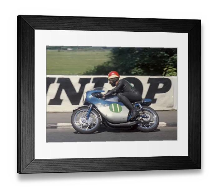 Framed Print : Frank Perris (Crooks Suzuki) 1968 Lightweight TT Framed Print : Frank Perris (Crooks Suzuki) 1968 Lightweight TT