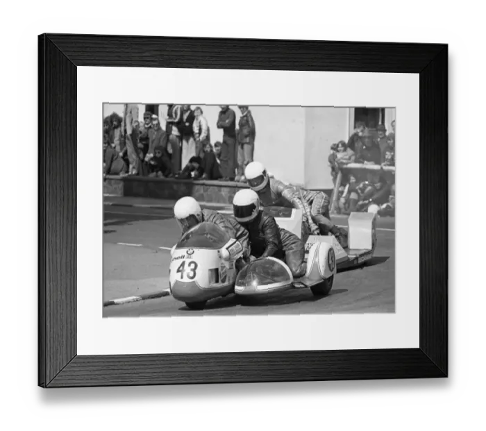 Framed Print : Mick Potter & Beverley Martin (BMW) 1975 500 Sidecar TT Framed Print : Mick Potter & Beverley Martin (BMW) 1975 500 Sidecar TT