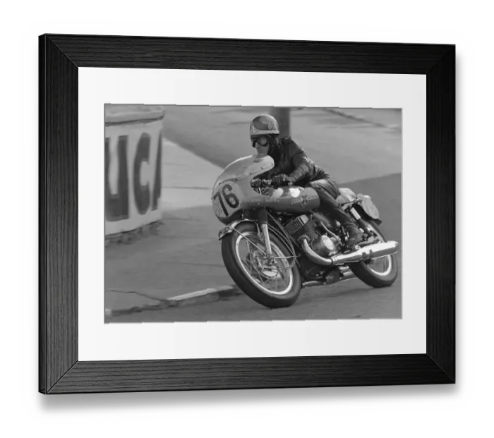 Framed Print : Tom Loughridge (Suzuki) 1971 Senior TT Framed Print : Tom Loughridge (Suzuki) 1971 Senior TT