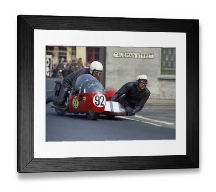 Framed Print : John Renwick & P Kennard (Vincent) 1970 750 Sidecar TT Framed Print : John Renwick & P Kennard (Vincent) 1970 750 Sidecar TT