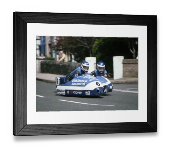 Framed Print : Lowry Burton & Pat Cushnahan (Yamaha) 1986 Sidecar TT Framed Print : Lowry Burton & Pat Cushnahan (Yamaha) 1986 Sidecar TT