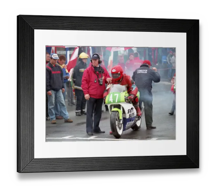 Framed Print : Mark Kneen (Yamaha) 1998 Lightweight TT Framed Print : Mark Kneen (Yamaha) 1998 Lightweight TT