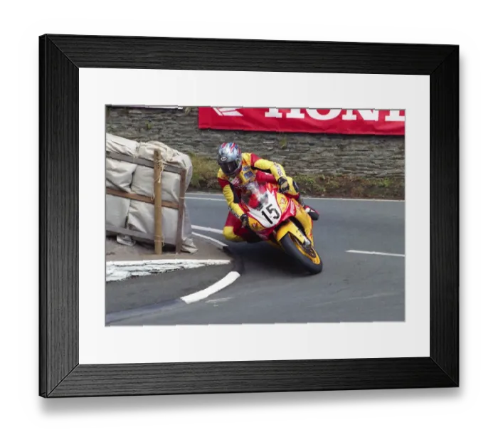 Framed Print : David Jefferies (Yamaha) 1999 Formula One TT Framed Print : David Jefferies (Yamaha) 1999 Formula One TT