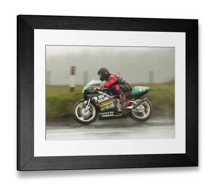Framed Print : Hugh Reynolds (Yamaha) 1998 Lightweight TT Framed Print : Hugh Reynolds (Yamaha) 1998 Lightweight TT