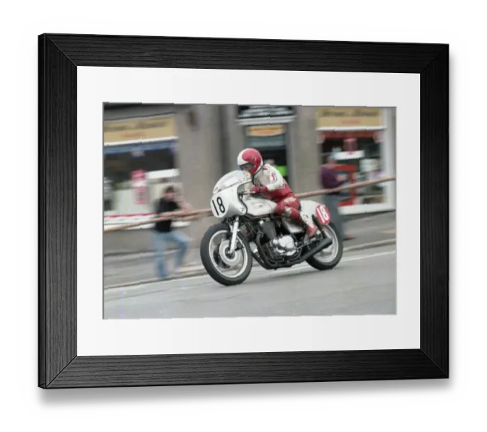 Framed Print : Eric McFarlane (Laverda) 1981 Newcomers Manx Grand Prix Framed Print : Eric McFarlane (Laverda) 1981 Newcomers Manx Grand Prix