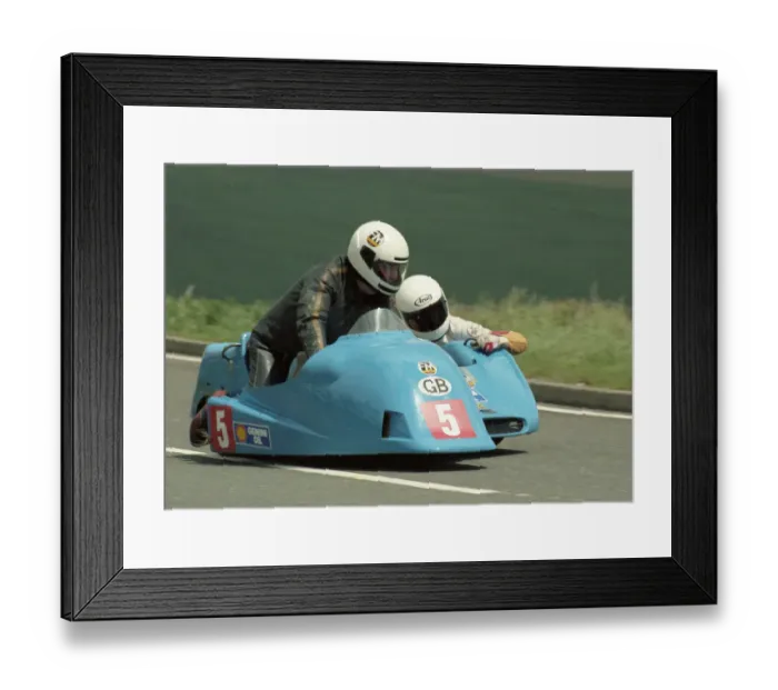 Framed Print : Derek Plummer & Gareth Keep (Kawasaki) 1990 Sidecar TT Framed Print : Derek Plummer & Gareth Keep (Kawasaki) 1990 Sidecar TT