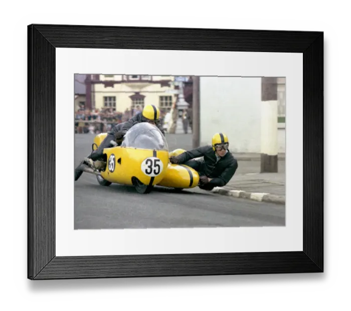 Framed Print : Bill Copson & Harvey Sunderland (BSA) leave Ramsey: 1965 Sidecar TT Framed Print : Bill Copson & Harvey Sunderland (BSA) leave Ramsey: 1965 Sidecar TT
