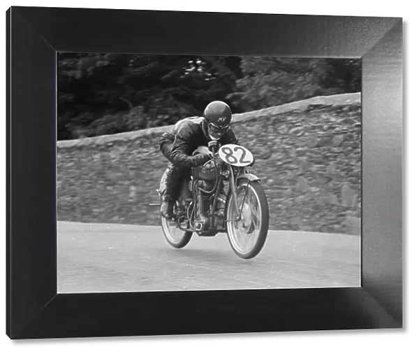 Angelo Copeta (MV) on Braddan Straight: 1952 Ultra Lightweight TT