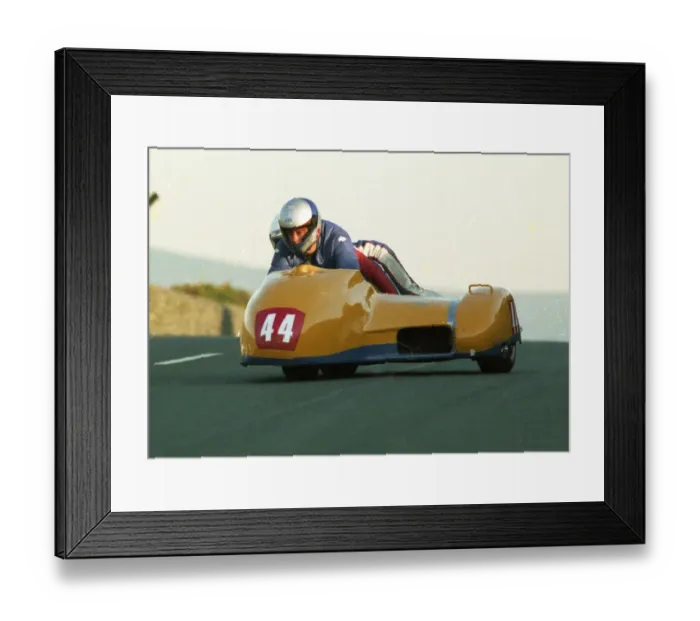Framed Print : Bill Copson & Greg Mahon (Windle Kawasaki) 1990 Sidecar TT Framed Print : Bill Copson & Greg Mahon (Windle Kawasaki) 1990 Sidecar TT