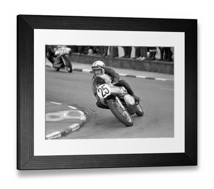 Framed Print : Steve Murray (Aermacchi) 1972 Junior TT Framed Print : Steve Murray (Aermacchi) 1972 Junior TT