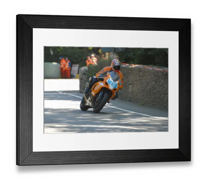 Framed Print : Peter Simpson (Suzuki) 2007 Junior Manx Grand Prix Framed Print : Peter Simpson (Suzuki) 2007 Junior Manx Grand Prix