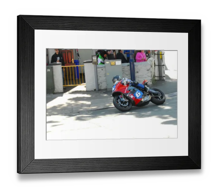 Framed Print : Guy Martin (Victory) 2015 TT Zero Framed Print : Guy Martin (Victory) 2015 TT Zero