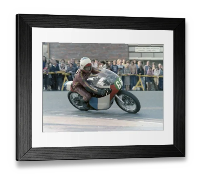 Framed Print : Dave Hughes (Maxton Yamaha) 1978 Junior TT Framed Print : Dave Hughes (Maxton Yamaha) 1978 Junior TT