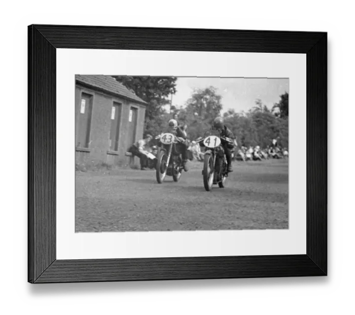 Framed Print : Charlie Salt (Velocette) and Reg Armstrong (AJS) 1949 Junior Ulster Grand Prix