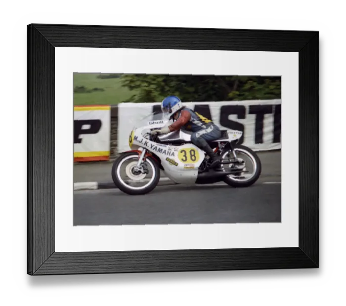 Framed Print : Graham Waring (Yamaha) 1976 Senior TT Framed Print : Graham Waring (Yamaha) 1976 Senior TT